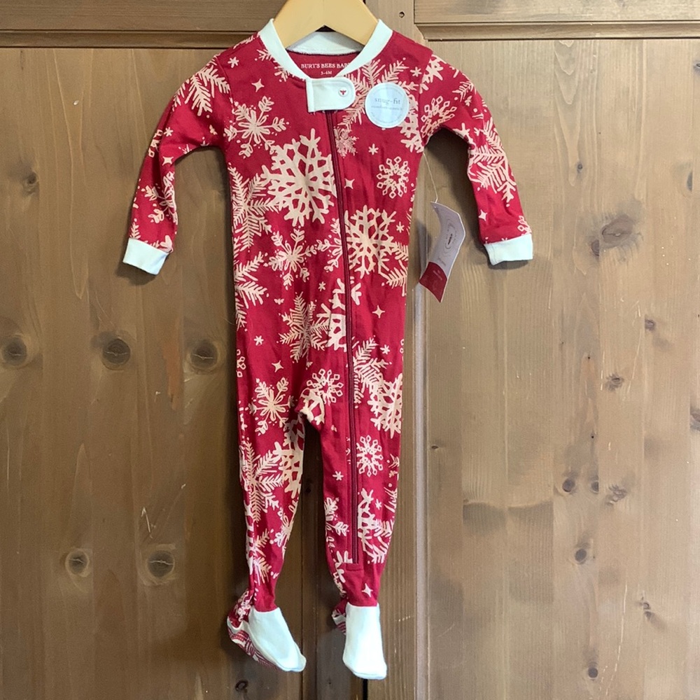 Burt’s Bees Organic family Jammies/ Pajamas Red w/ snowflakes NWT 3-6 months